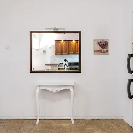 Apartment In White - Top Center Two-Bedroom Flat *