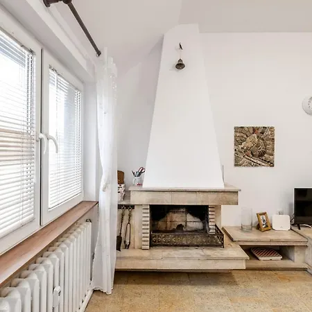 Apartment In White - Top Center Two-Bedroom Flat *