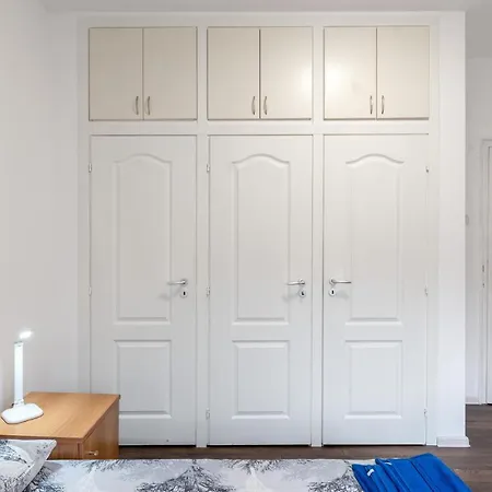 Apartament Apartment In White - Top Center Two-Bedroom Flat