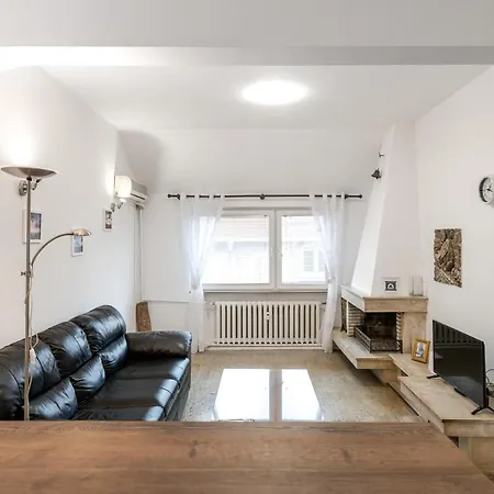 Apartment In White - Top Center Two-Bedroom Flat *