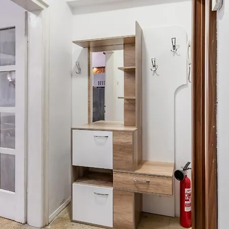 Apartment In White - Top Center Two-Bedroom Flat Apartament